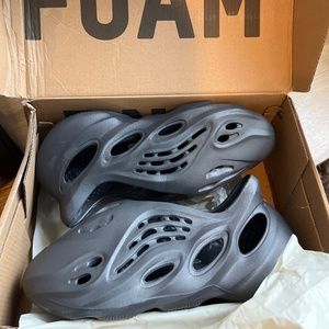 Yeezy Onyx Foam Runner Size 8